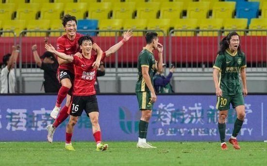 成都蓉城再添一名国脚 杨明洋：30岁是追梦的起点