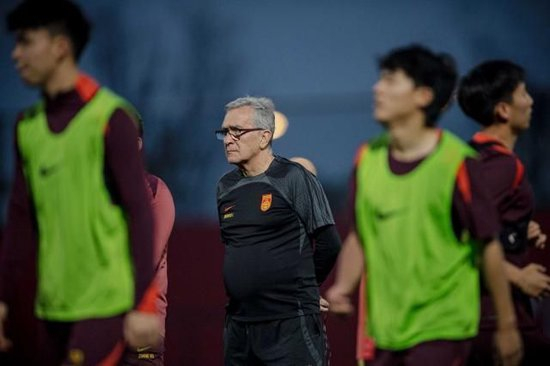 专业成为玩家们享受游戏的欢乐之地。服务