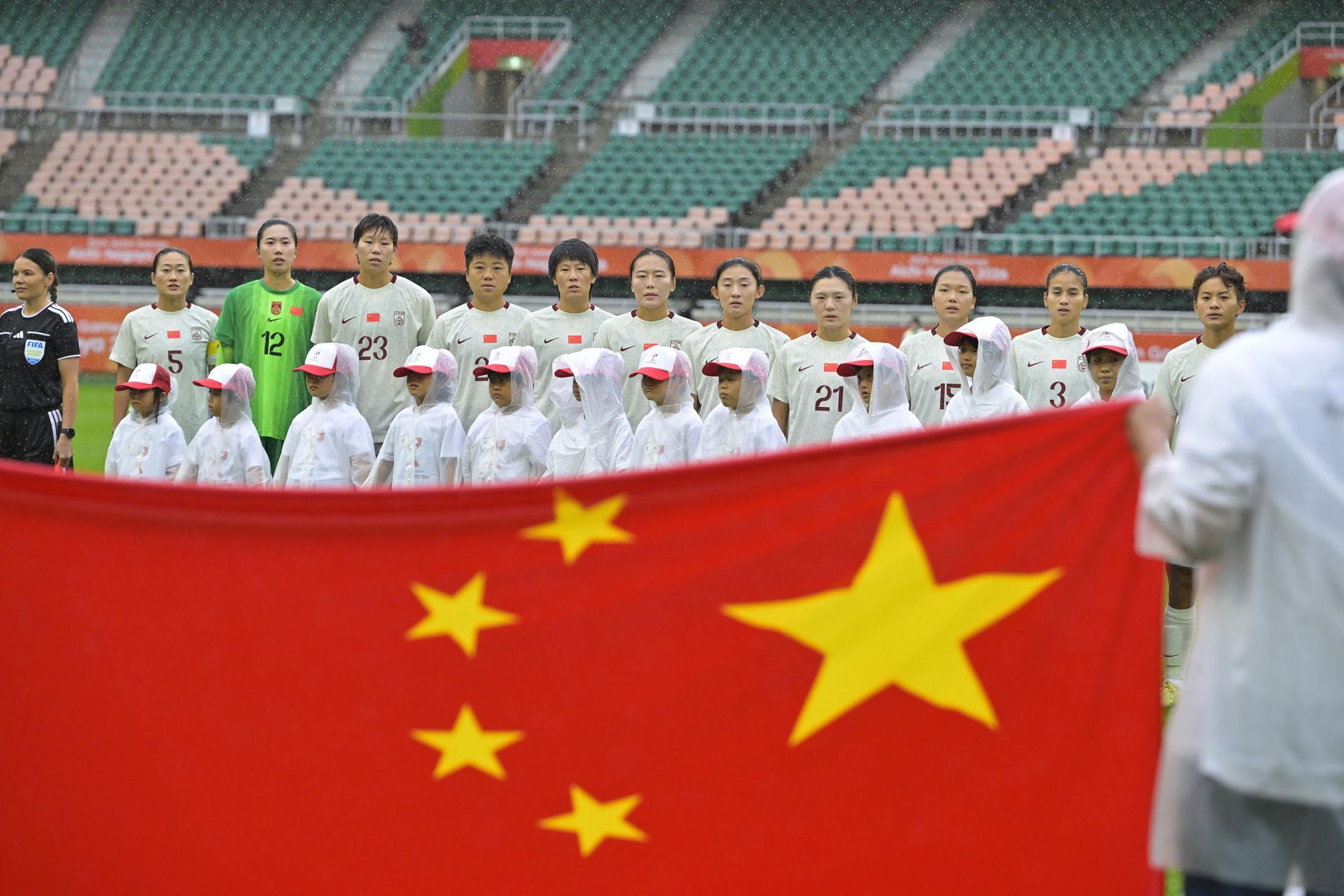 马德兴：张琳艳因伤提前回国，中国女足训练、备战太多需总结