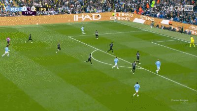 1792281336638014195.gif 曼城.gif